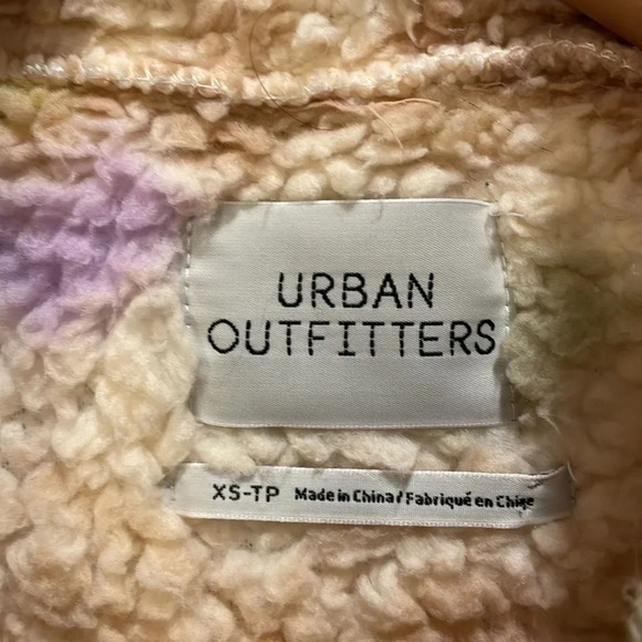 Urban Outiftters woman’s fuzzy pullover jacket - Picture 7 of 10